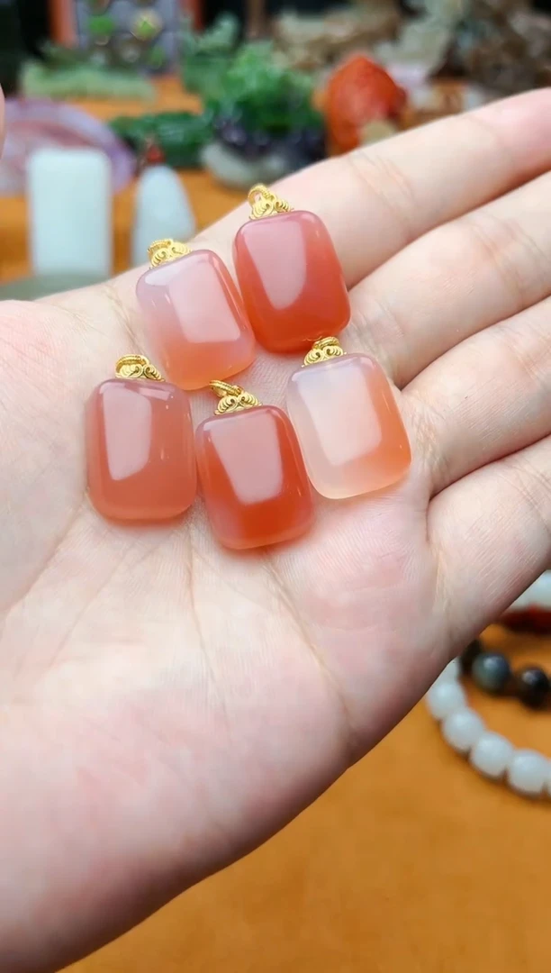 【闪购商品】玛瑙/玉髓颈饰银S925镶嵌面包牌多样性拍一发一