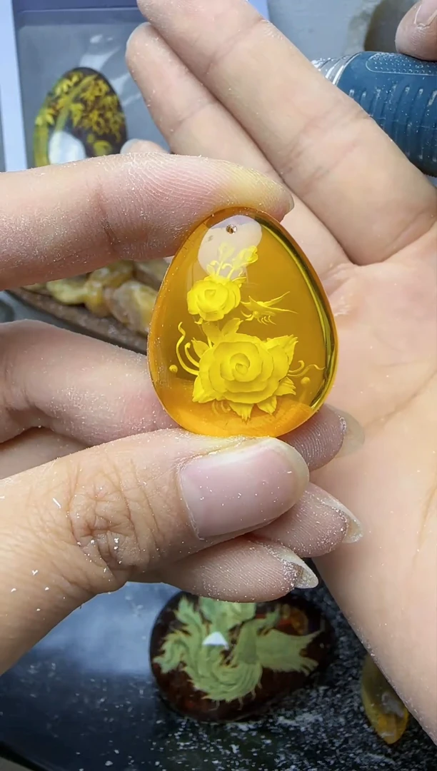 【闪购商品】琥珀颈饰未镶嵌蝶恋花多样性发货