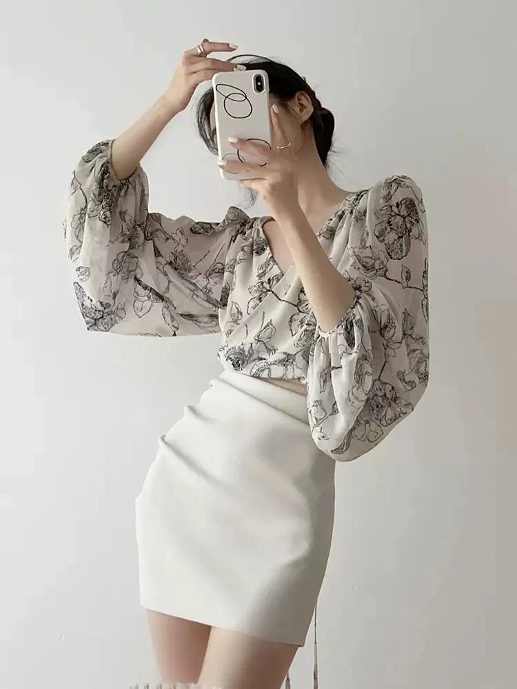 2544#超仙气质V领长袖短款上衣女夏季法式气质水墨印花灯笼袖衬衫