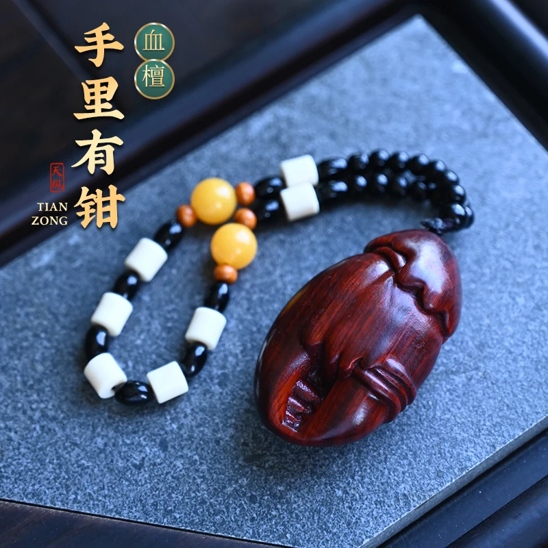 天纵血檀手里有（钳）钱把件M000422TZYB