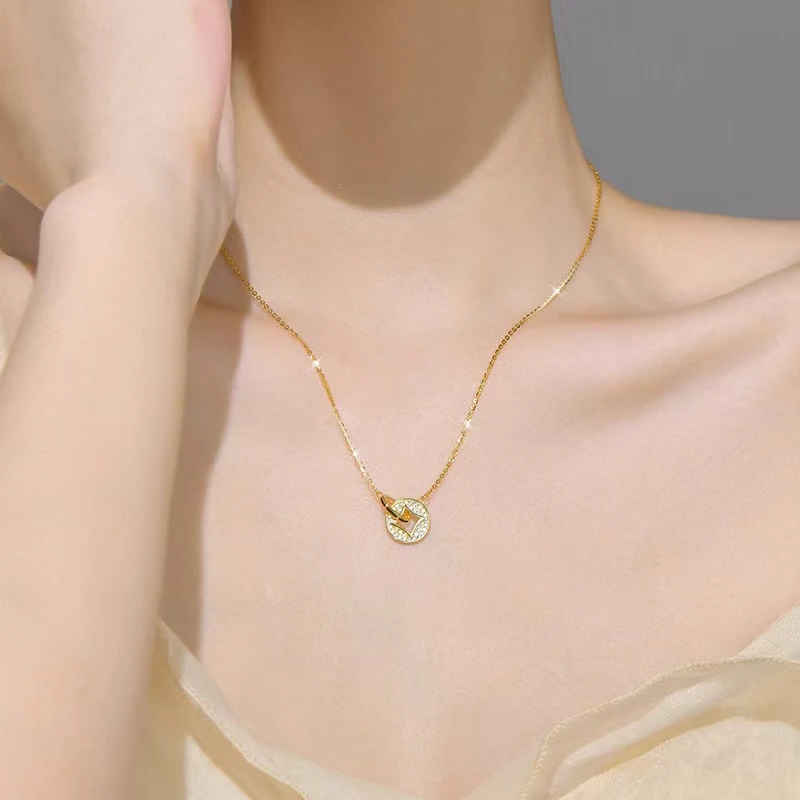 铜锆石吊坠 复古铜钱项链八方来财吊坠气质锁骨链简约钛钢项链