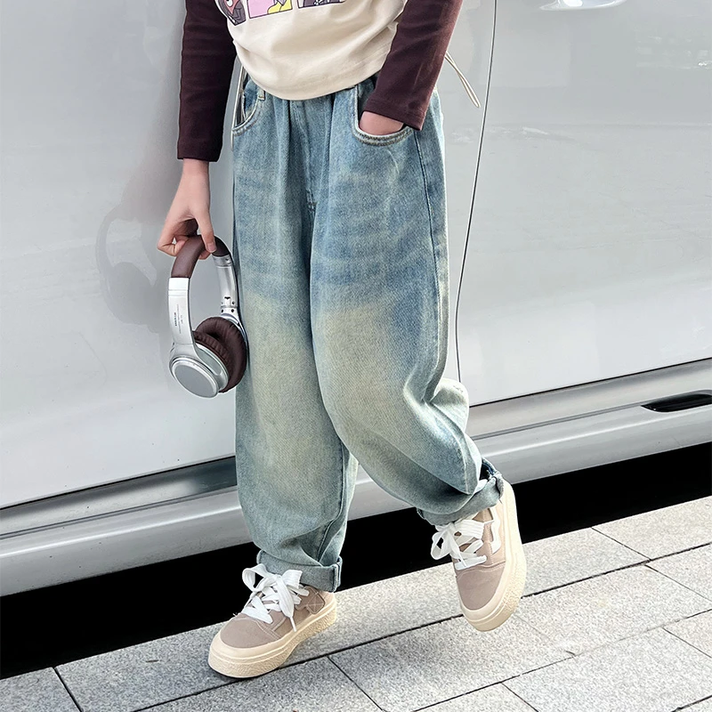 女童春秋牛仔裤儿童洋气新款秋季长裤中大童宽松韩版卡通哈伦裤潮