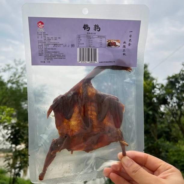 香辣酱板鹌鹑手撕鹌鹑卤味肉开袋即食办公休闲零食非真空包装