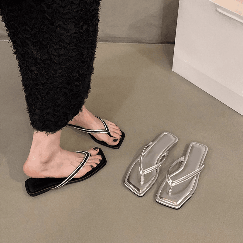 国潮平底百搭夹脚人字拖鞋女鞋子外穿2024新款夏季沙滩法式小凉拖
