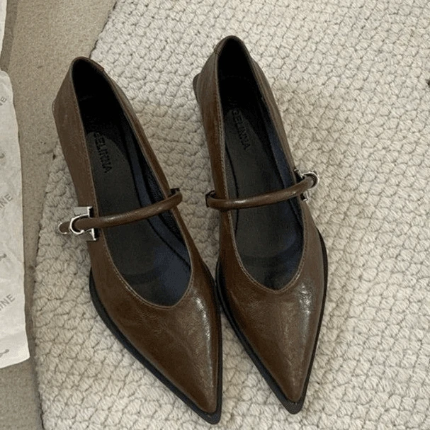 国潮平底一字带休闲粗跟新款低跟鞋女2025爆款气质复古尖头女单鞋