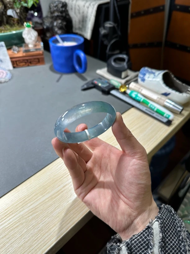 雾霾蓝钢光翡翠手镯