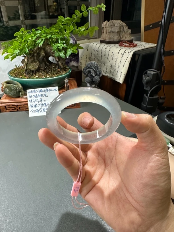 52.2圈口薄荷绿冰飘玛瑙手镯