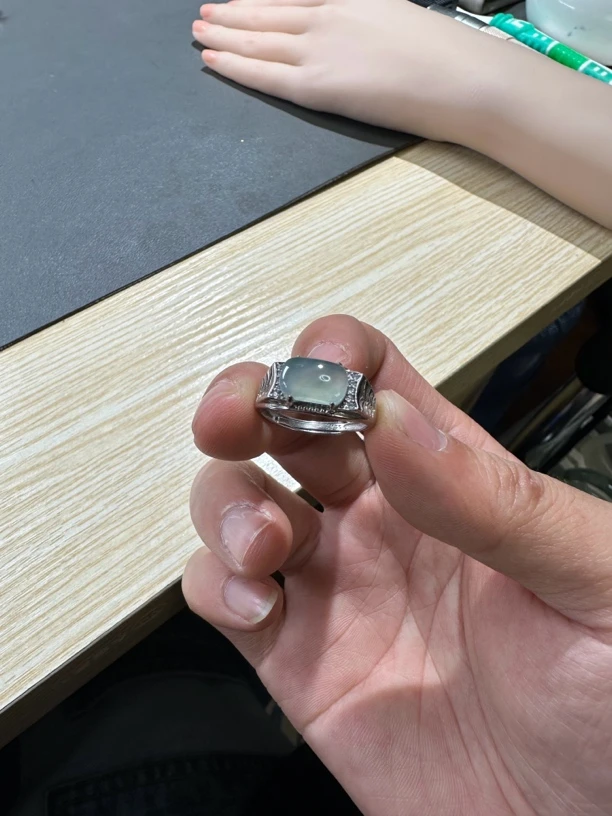 925银镶嵌翡翠马鞍戒指