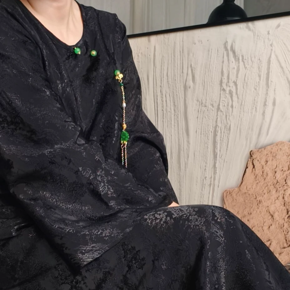 复古文艺缎面提花新中式圆领连衣裙 50387