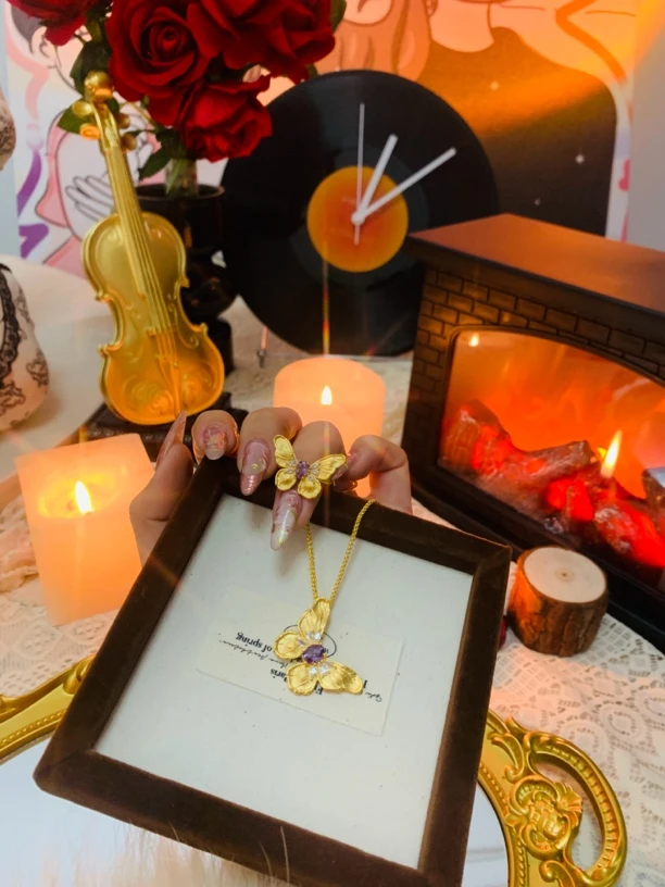 铜合金仿水晶项链 紫紫钻钻枯叶蝶项链