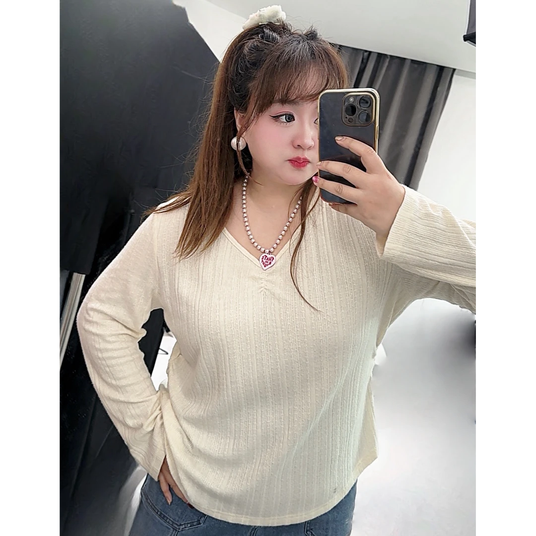 LIN/小美很忙【百搭奶杏】 大码女装 秋季长袖宽松弹力打底衫WLL052