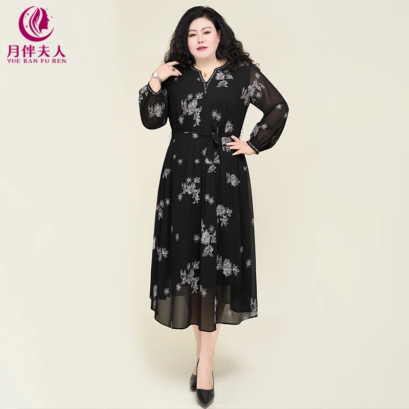 月伴夫人 2024秋季新款大码轻奢高级感绣花设计收腰连衣裙7158