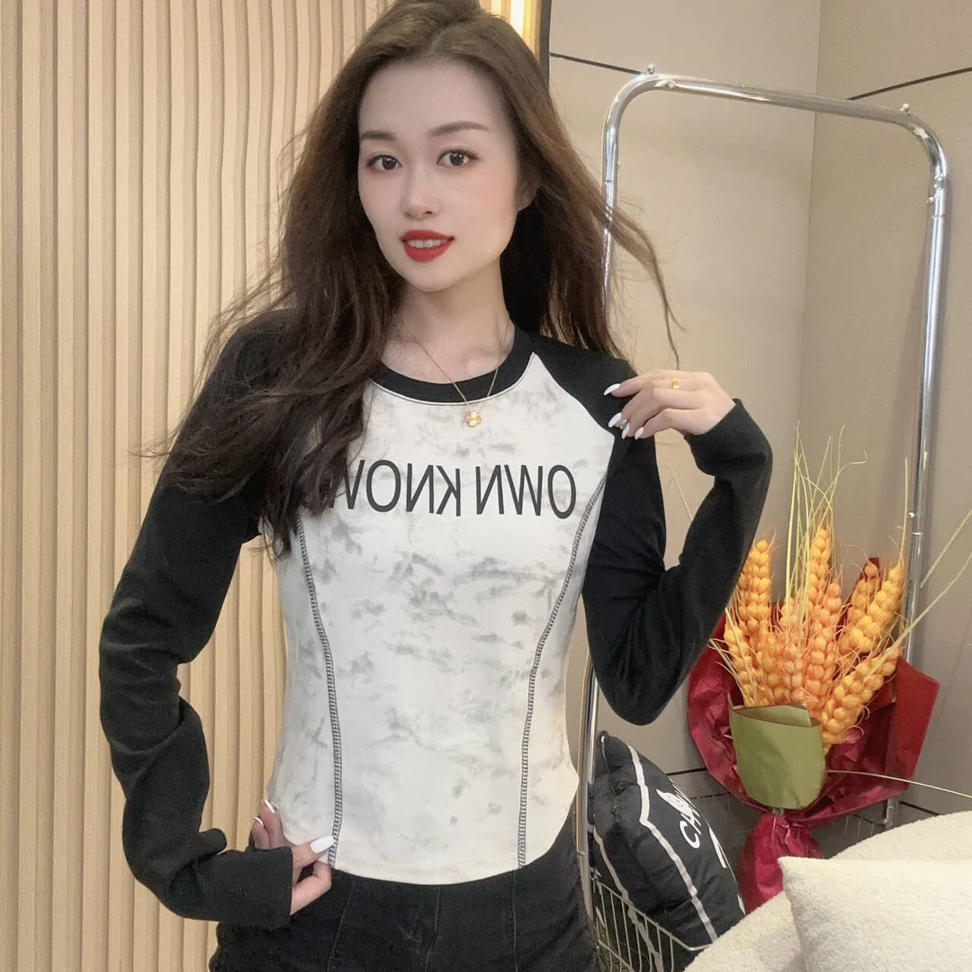 春季新款扎染拼接短款上衣2025年时尚设计感小众印花长袖打底衫