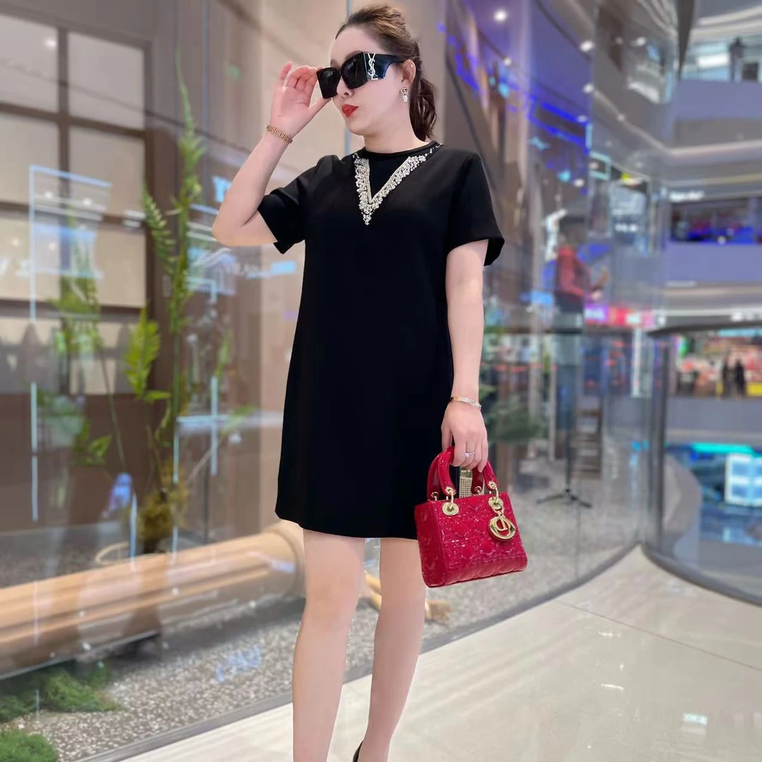 显瘦连衣裙设计师时尚简约法式绣花钉钻V领中长裙