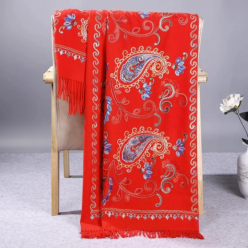 新年新款仿羊绒刺绣腰果围巾民族风女士披肩保暖加厚流苏披肩围巾