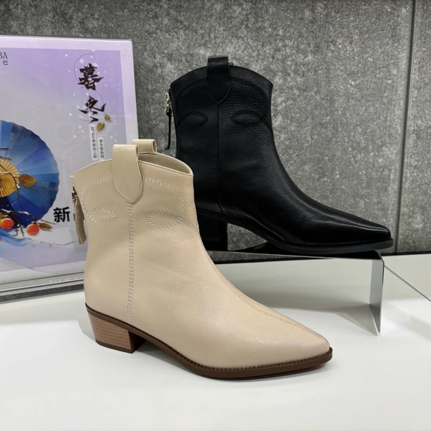 【美罗巴】2024冬季新款真皮短筒骑士靴刺绣中国风