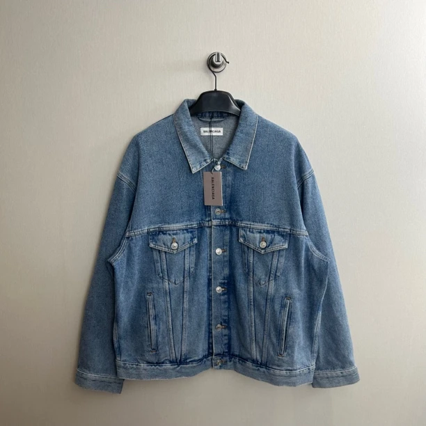 Balenciaga/巴黎世家七国语言牛仔夹克/34码/准新带吊/公价12500