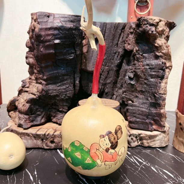 葫芦烙画《小主》。