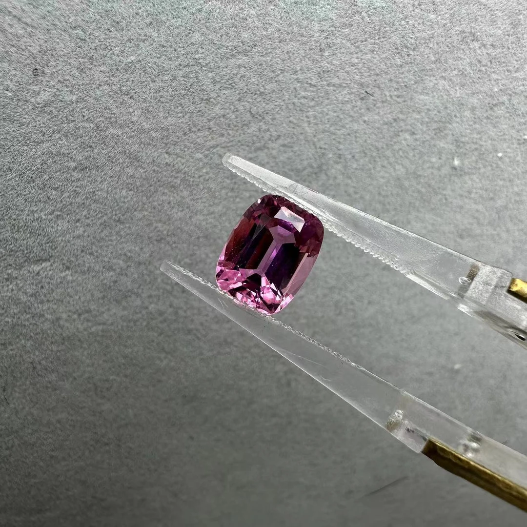 B1110-11/天然粉色碧玺（樱花色）-长垫形-2.47ct