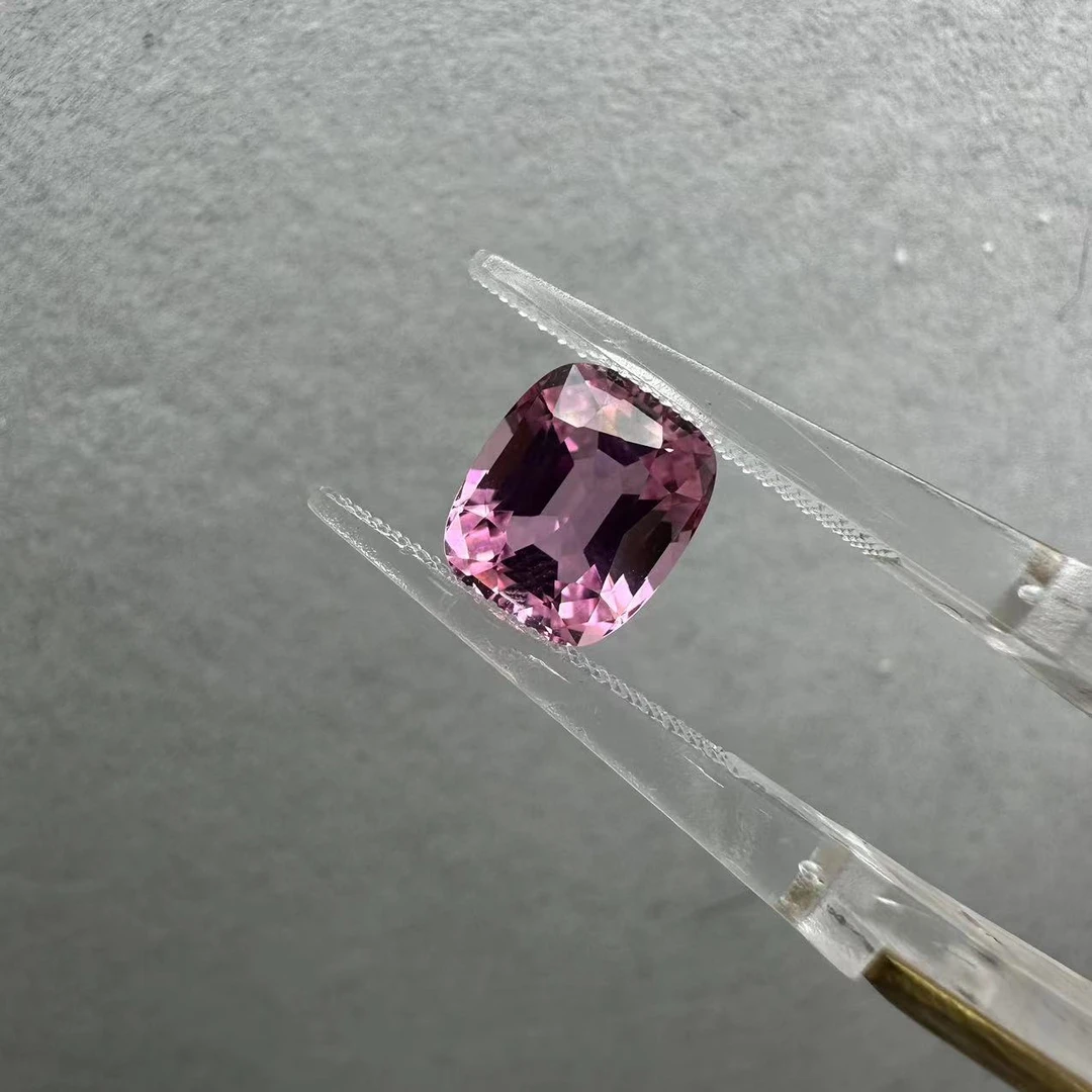 B1110-15/天然粉色碧玺（樱花色）-长垫形-3.11ct