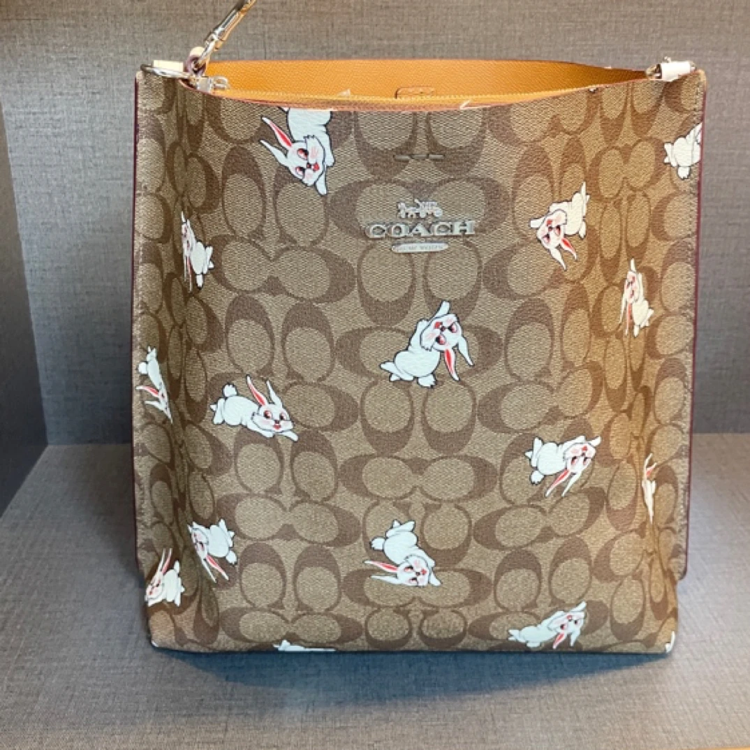 95新 COACH/蔻驰 95新蔻驰联名款大白兔水桶