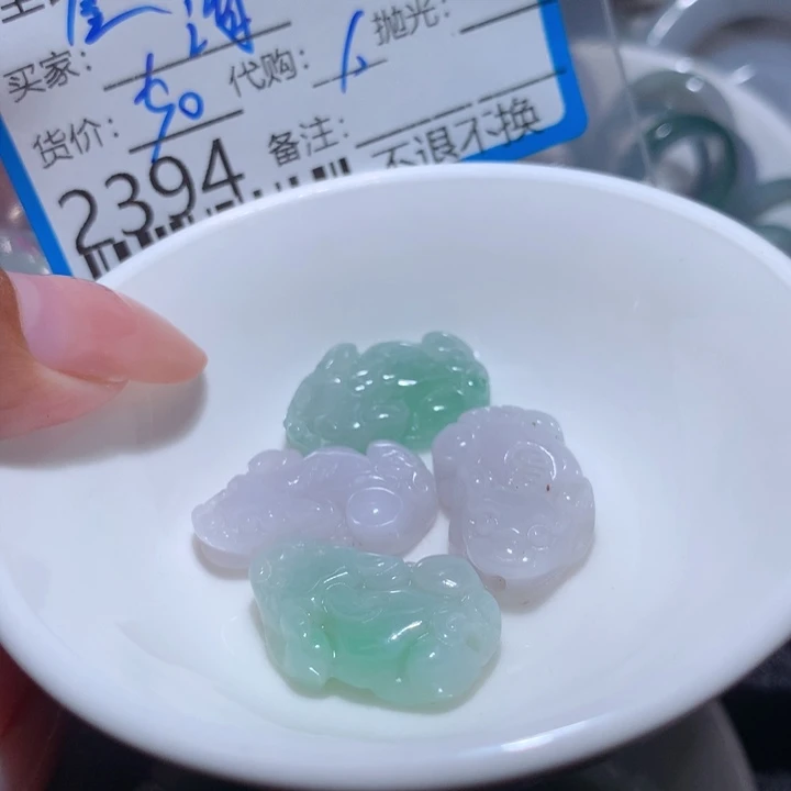翡翠颈饰未镶嵌海****人