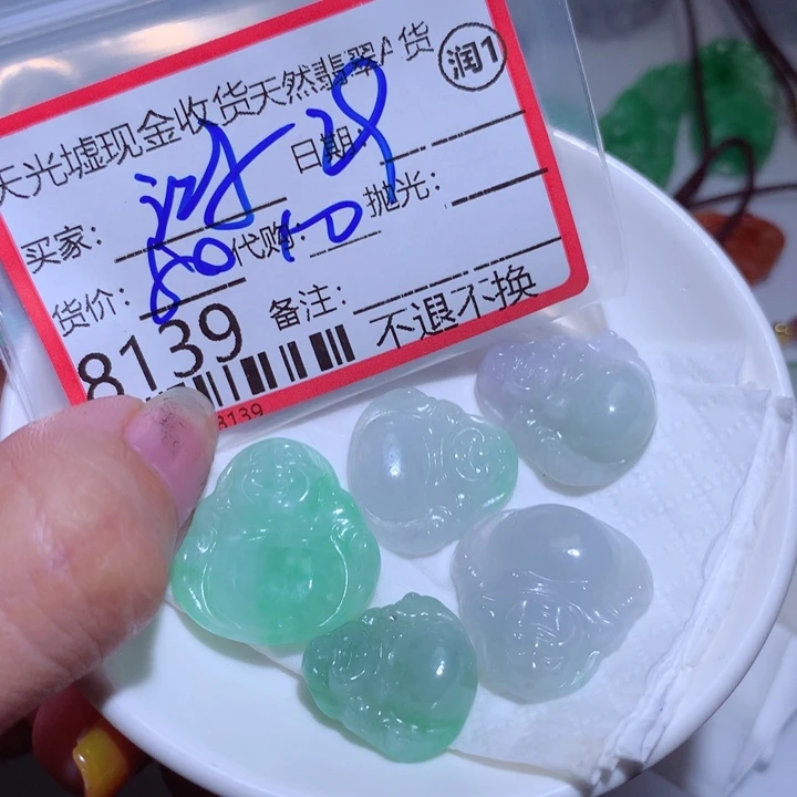 翡翠颈饰未镶嵌鸿*