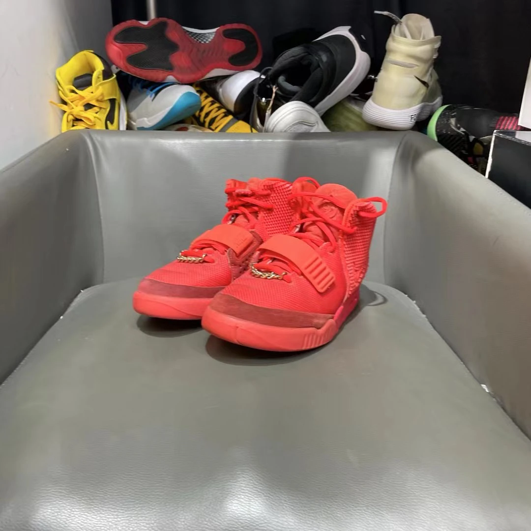 捡漏43码 Nike yeezy 红色十月 下地两次17999秒杀!球鞋
