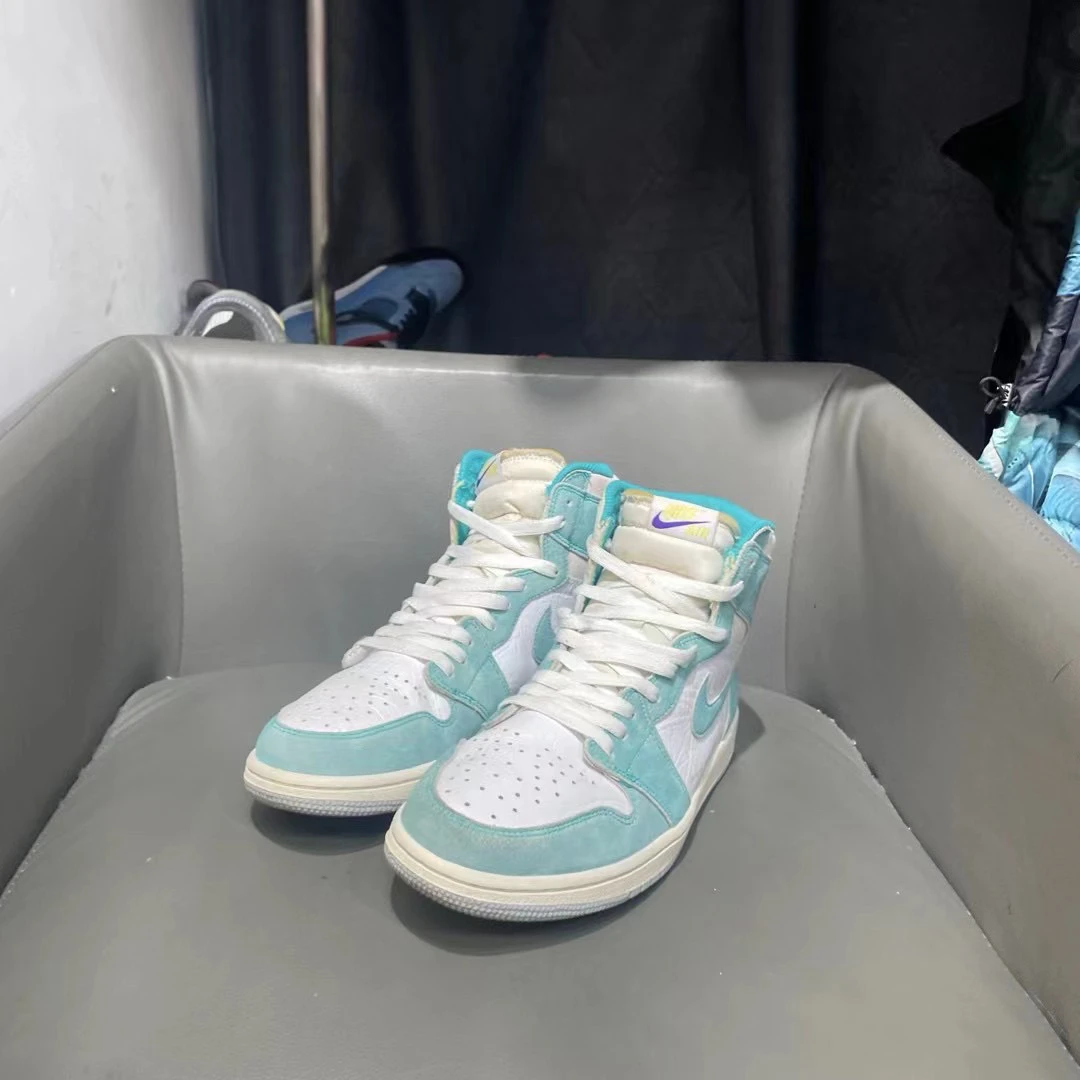 捡漏45码 aj1 蒂芙尼绿 下地两次 1299秒杀！平台2399！球鞋