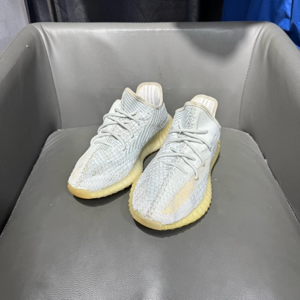43码 yeezy350冰蓝 之前999现在799
