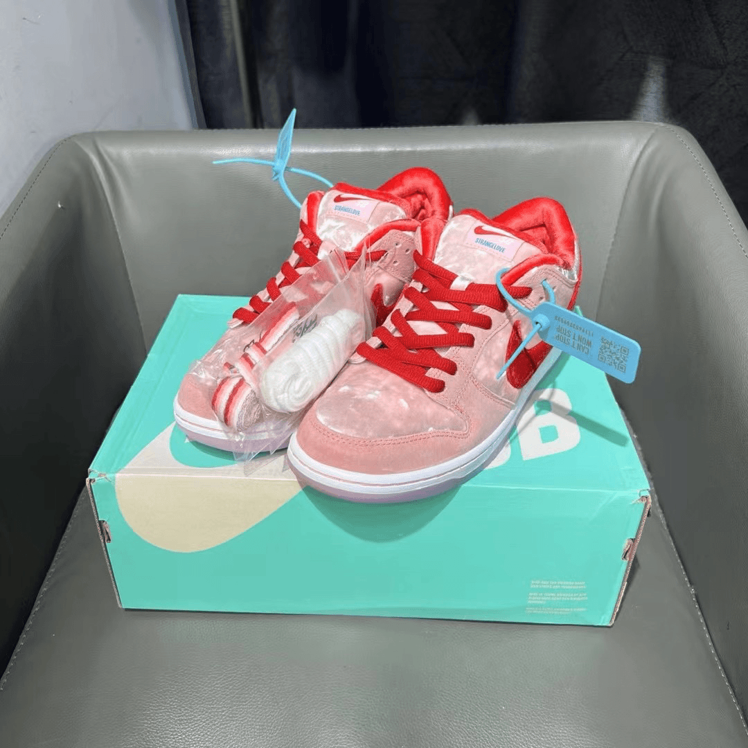全新44码 dunk sb 情人节全新原盒无瑕疵5699秒杀球鞋