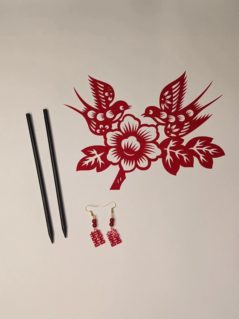 新款剪纸新娘头饰搭配晨袍