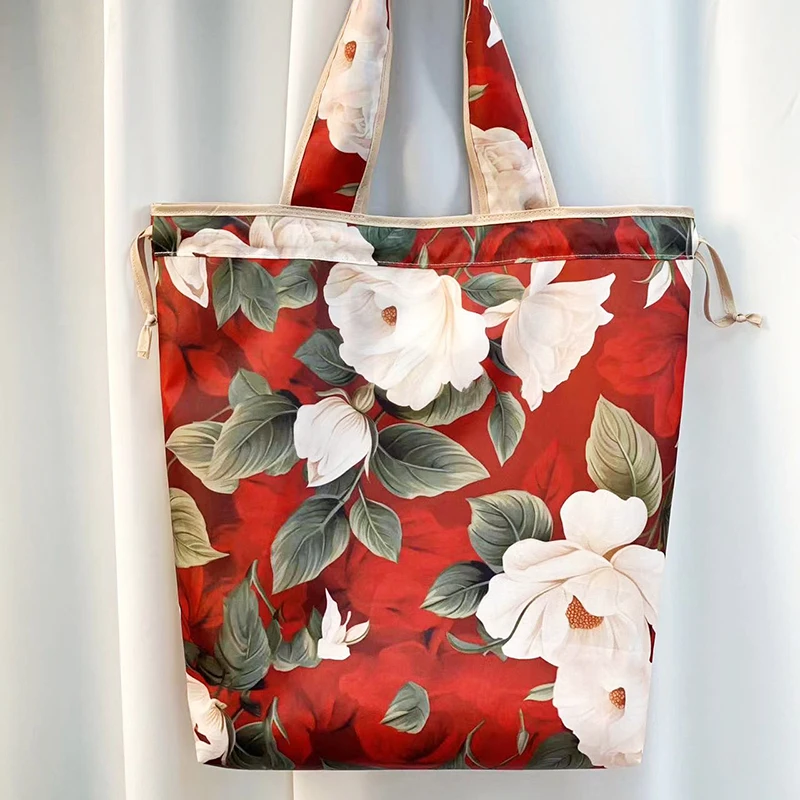 红底白山茶花束口手提袋耐用布面购物袋便携旅行袋出行收纳袋