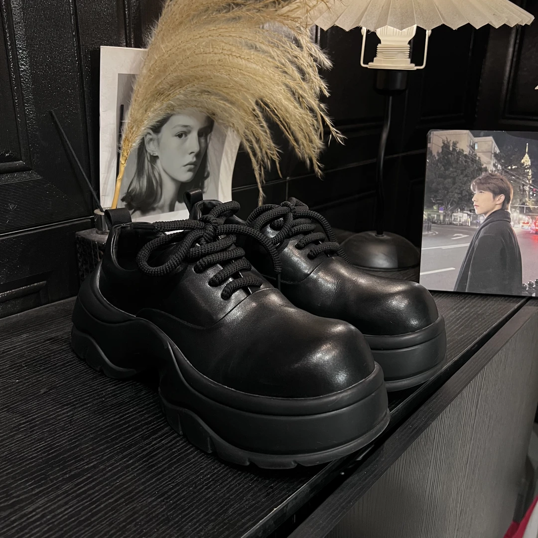 L-YIHANG 24新品高级感定制百搭厚底亮面5-7cm增高皮鞋男7756