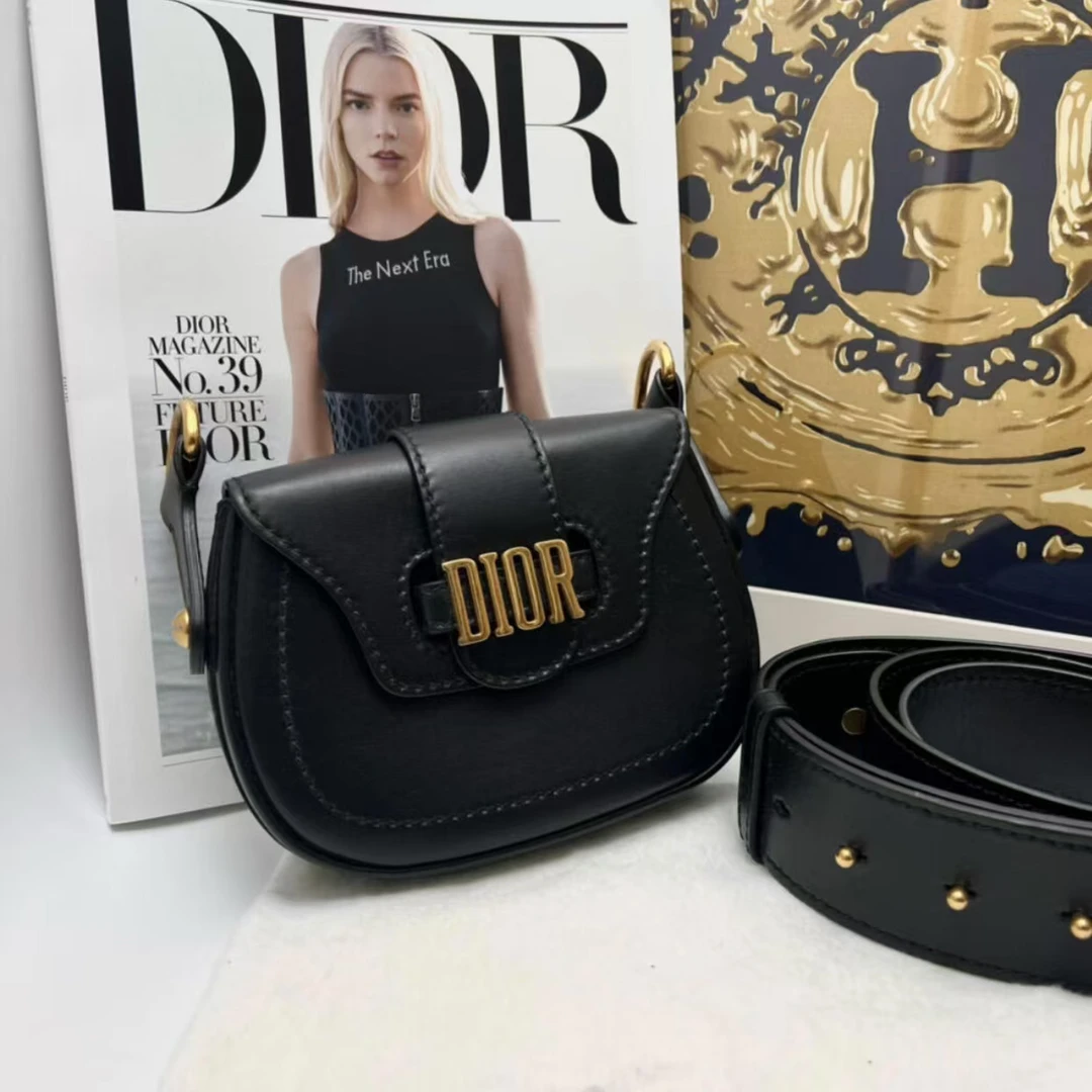 99新 DIOR/迪奥 迪奥黑金皮质字母插扣小猪马鞍包单肩包斜挎包