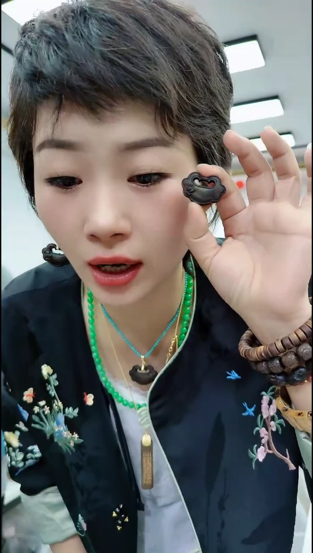 【闪购商品】琉璃颈饰20002沉小锁