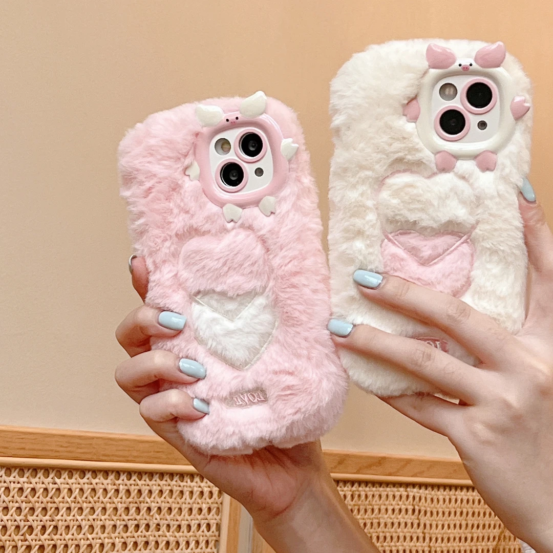 毛绒撞色刺绣爱心怪兽镜头适用13苹果15ProMax秋冬手机壳iPhone14