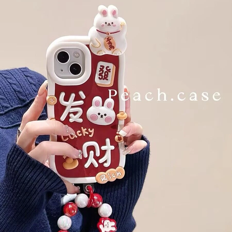 苹果15 可爱卡通立体发财兔子手链液态硅胶手机壳适用iPhone13Pro