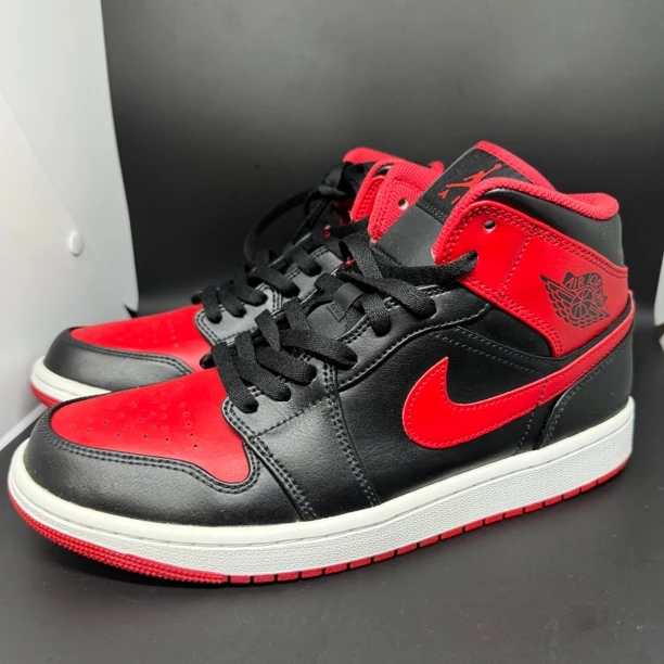 42.5码/98新/aj1 黑红 男款中帮板鞋