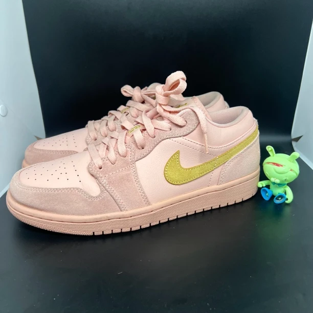二手42码 Nike aj1 低帮樱花粉 公价3315 假一赔四