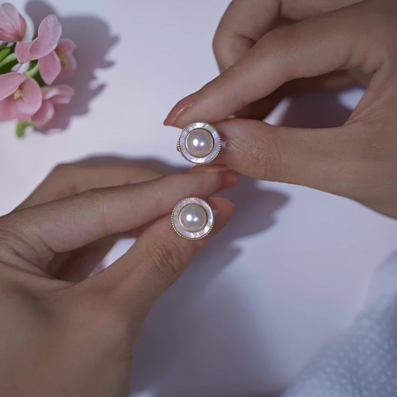 天然珍珠耳钉女白蝶贝镶嵌小巧百搭轻奢