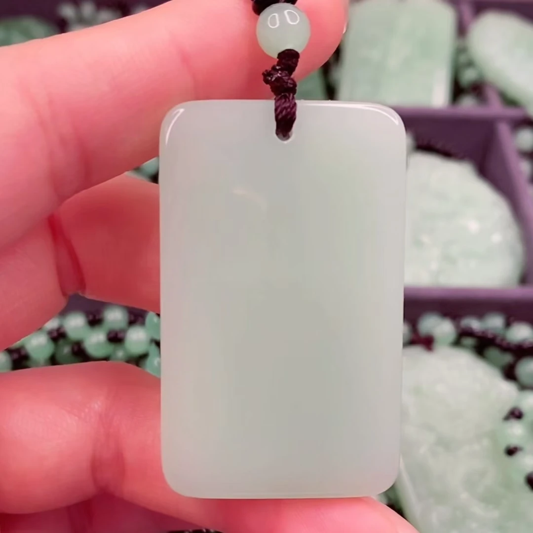 Q47.浅绿平安无事牌吊坠经典百搭款