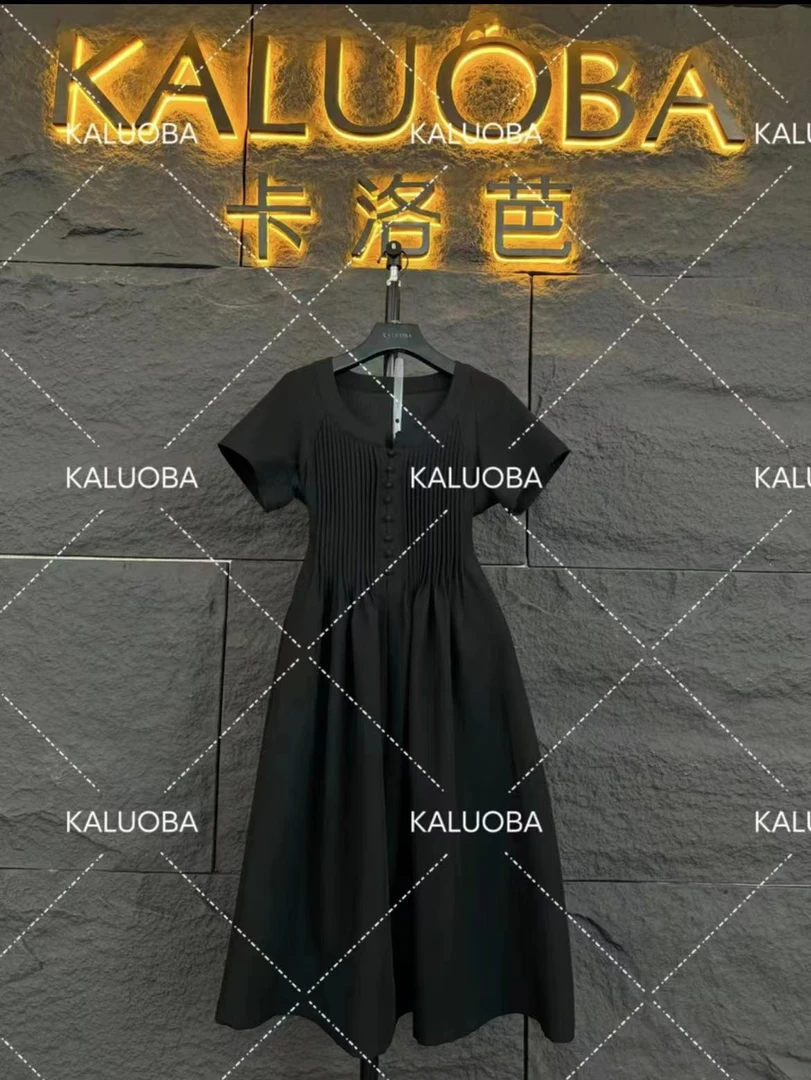 【原创大码设计师款女装】2024新款扣子压褶气质大码连衣裙5450
