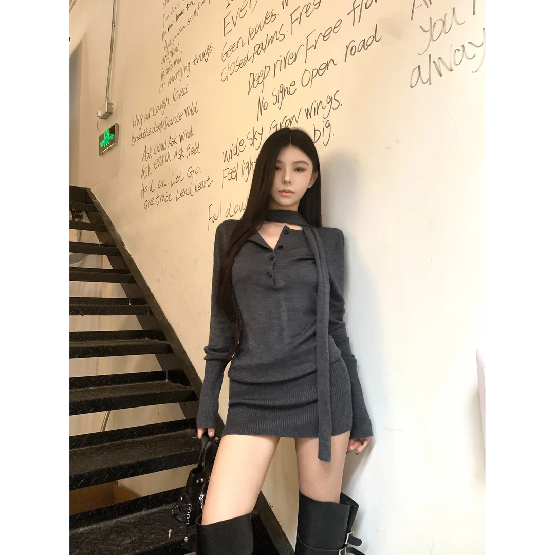 复古灰色飘带长袖针织连衣裙女秋季修身毛衣短裙纯欲收腰包臀裙子