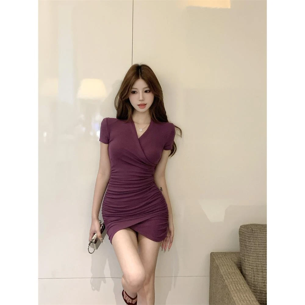 气质紫色交叉v领短袖连衣裙女夏季修身褶皱短裙辣妹收腰包臀裙子
