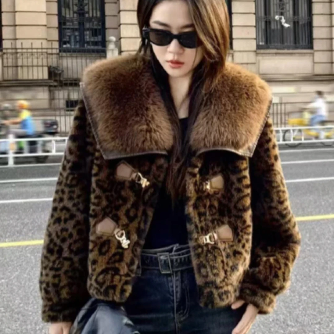 时尚气质豹纹大翻领仿狐狸毛绒短款外套女轻奢百搭皮毛一体冬季