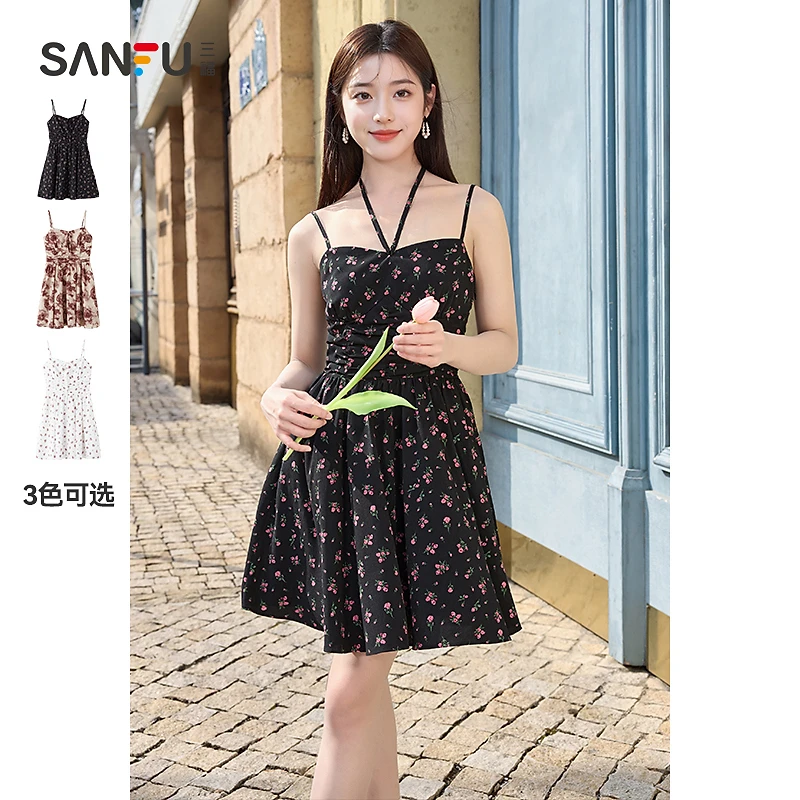 三福连衣裙2024夏季可调节肩带收褶散摆碎花吊带裙女装483504