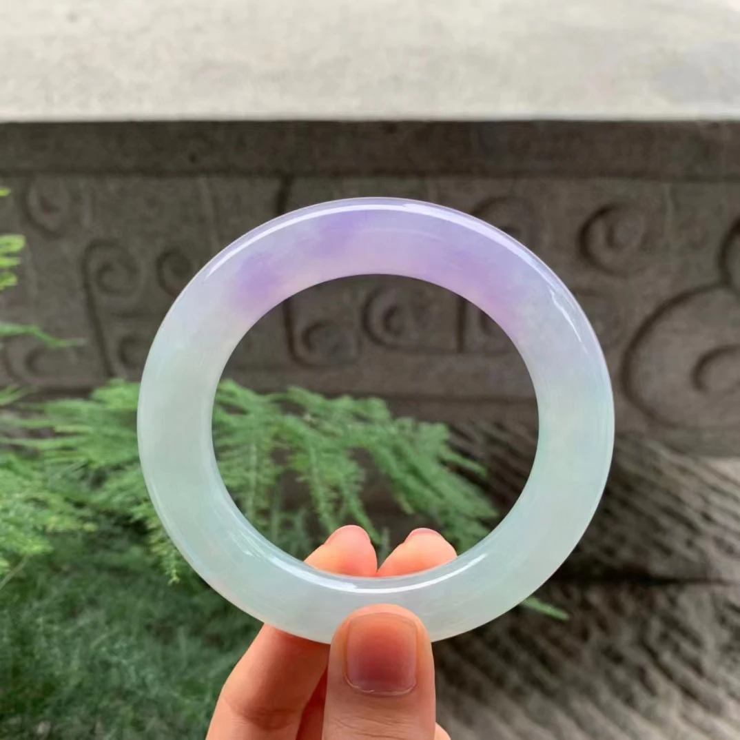 实在人珠宝直播间圆条玉镯子冰透飘绿翡翠色高冰美人镯绿色