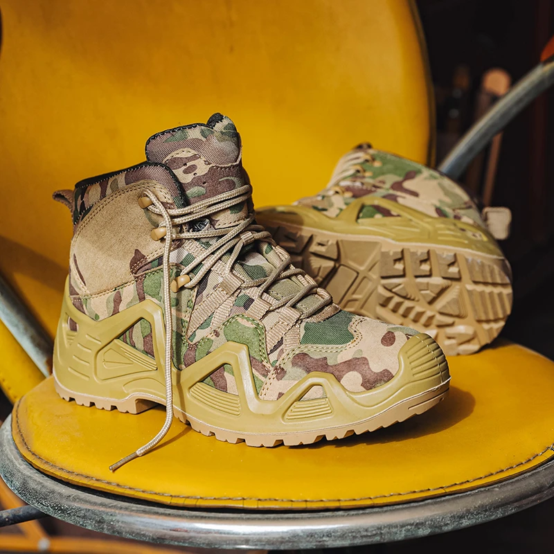 新款户外中帮防水登山鞋男女超轻战术靴沙漠靴透气防滑耐磨徒步鞋