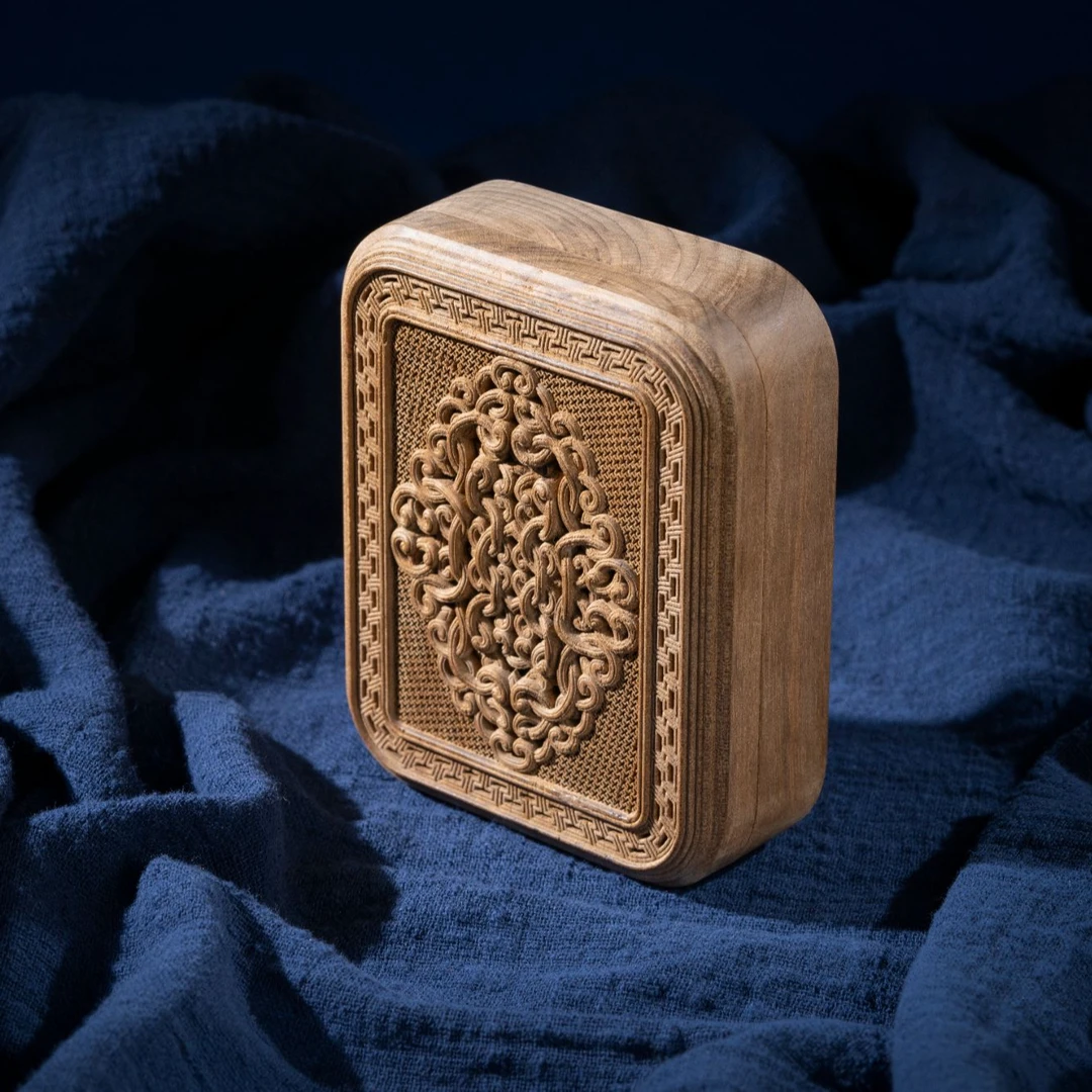 御木·金丝楠镂空小香盒